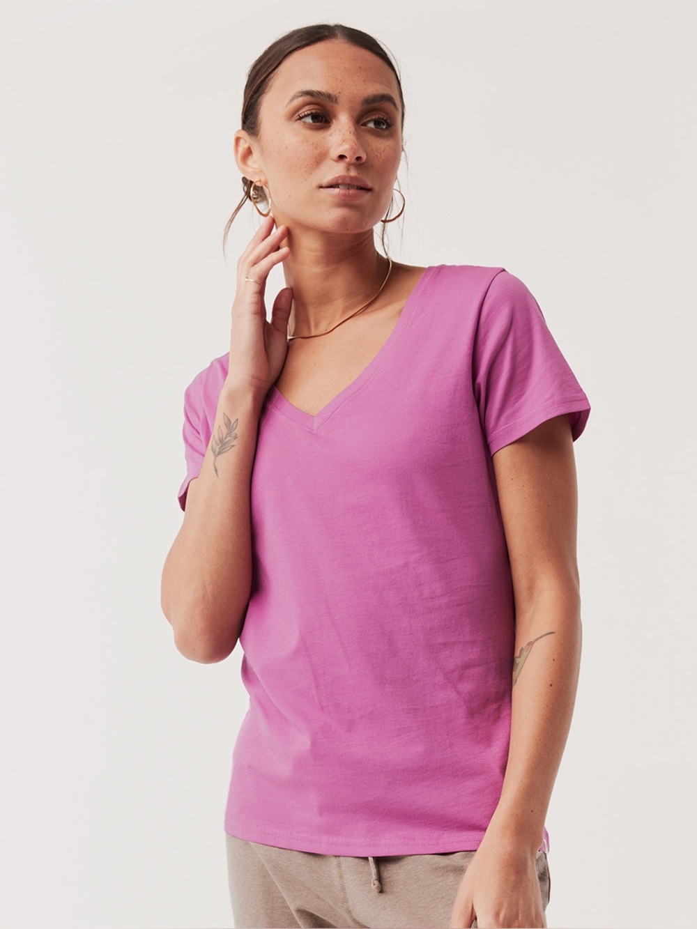 ‼️NWOT: Pact Organic Fuchsia Pink V-Neck Short Sleeve T-Shirt - XL